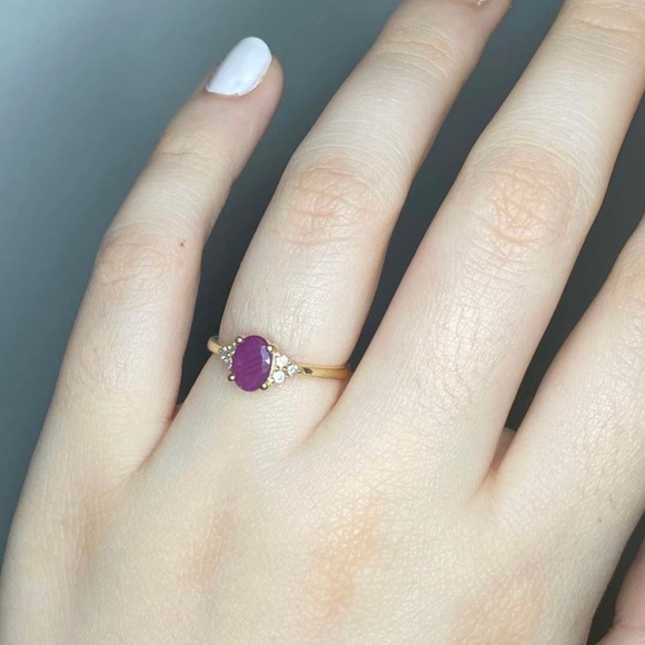 10K gold ring- Ruby & Diamonds - Picture 4 of 5